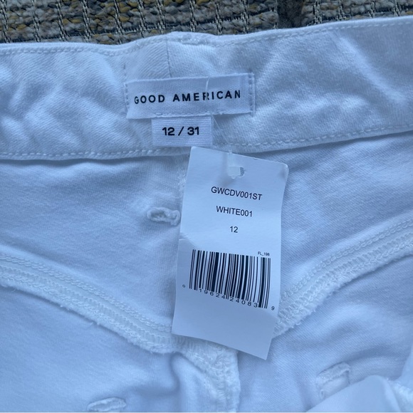 Good American Jeans - Picture 5 of 10